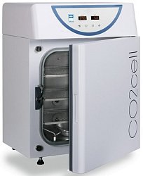 CO2CELL 50 Standard. Vnitřní komora z nerez oceli (AISI 304), úprava proti vysychání, dobře utěsněné vnitřní skleněné dveře, HEPA filtr na přívodním potrubí CO2, 25mm přístupový port na zadní straně přístroje, hlavní vypínač ON/OFF.