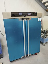 Instalace horkovzdušné sušárny Memmert UF 1060 TwinDisplay