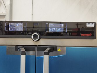 Instalace horkovzdušné sušárny Memmert UF 1060 TwinDisplay