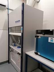 Laboratorní digestoře, ukázky realizací
