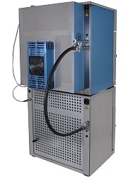 Chlazená vakuová sušárna Memmert VO 29 cool SET včetně spodní skříňky s vývěvou a propojovacím kompletem.