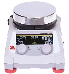 Magnetická míchačka Guardian e-G71HSRDM s pracovní plochou o Ø 135 mm, max. kapacitou 20 l a teplotním rozsahem od +5 °C nad teplotou okolí do 380 °C.