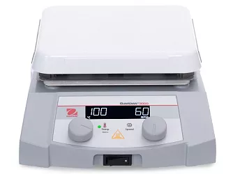 Typ e-G31HS07C s pracovní plochou o velikosti 178 x 178 mm a teplotním rozsahem +5 °C nad teplotou okolí až 500 °C.