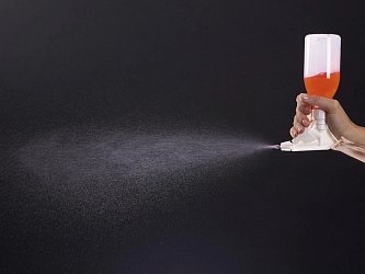 Ruční postřikovače s nastavitelnou tryskou. Typ Turn'n'Spray je možno použít pro postřik z jakéhokoli úhlu. Objem 250, 500 a 1000 ml.