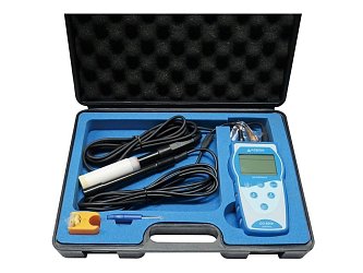 Oximetr Apera DO 8500 je dodáván v přenosném kufříku v sadě s optickou kyslíkovou sondou LDO803, vodivostní elektrodou 2301-3M, kombinovaným držákem elektrod, USB kabelem a softwarem PC-Link.