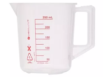 Plastové odměrky s červenou stupnicí, uchem a výlevkou jsou dostupné v objemu 100, 250, 600, 1000, 2000 a 5000 ml.