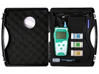 Vodotěsný přenosný pH metr Apera pH 850 v přenosném kufříku v sadě s pH elektrodou a pufry.