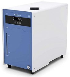 Jednoduché cirkulační chladiče IKA RC 2 lite jsou určeny k chlazení systémů do -10 °C s chladicím výkonem 400 W. Jsou dobrou volbou pro chlazení rotačních odparek, zpětných chladičů, reaktorových systémů, dvouplášťových mlecích nádob apod.