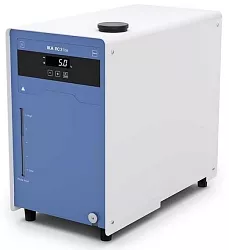 Jednoduché cirkulační chladiče IKA RC 2 lite jsou určeny k chlazení systémů do -10 °C s chladicím výkonem 400 W. Jsou dobrou volbou pro chlazení rotačních odparek, zpětných chladičů, reaktorových systémů, dvouplášťových mlecích nádob apod.