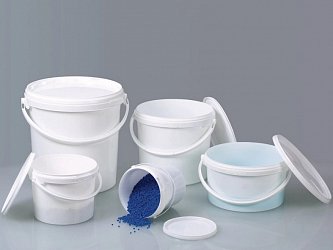 Praktické polypropylenové kbelíky s víkem a držadlem využijete pro balení, skladování a přepravu různých materiálů.