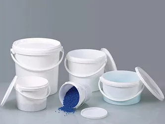 Praktické polypropylenové kbelíky s víkem a držadlem využijete pro balení, skladování a přepravu různých materiálů.
