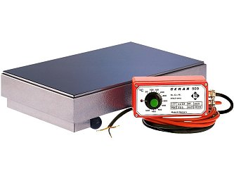 Topné desky se sklokeramickým povrchem CERAN s vysokou mechanickou, tepelnou a chemickou odolností. Odnímatelný ovládací panel je s topnou deskou propojen kabelem o délce 1,3 m.