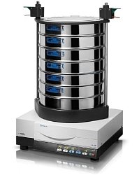 Prosévačka Retsch AS 400 control s horizontálním kruhovým pohybem dle DIN 53 477 najde své uplatnění v průmyslových a výrobních laboratořích v rámci kontroly kvality. Používá se v kombinaci s analytickými síty o průměru 100, 200, 203, 305 nebo 400 mm.