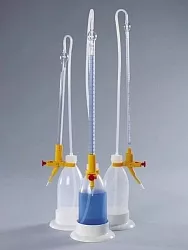 Skleněné automatické byrety dle Schillinga nabízíme v objemu 5, 10, 15, 25 a 50 ml. Dodávají se včetně plastové láhve o objemu 500 nebo 1000 ml.