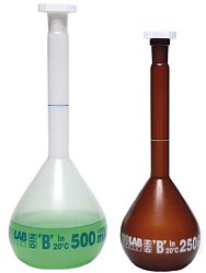Odměrné baňky z čirého nebo hnědého PP s velmi dobrou průhledností nabízíme v objemech 25, 50, 100, 250, 500 a 1000 ml.