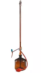 Automatická byreta dle Pelleta z hnědého skla s výpustným PTFE ventilem, přepouštěcím kohoutem s PTFE kladívkem, zásobní láhví a balonkem je dostupná v objemu 10, 25 a 50 ml.
