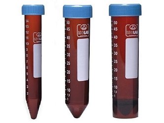 Hnědé centrifugační zkumavky Falcon s kónickým dnem jsou vhodné pro vzorky citlivé na světlo. Objem 50 ml je dostupný i v provedení "samostatně stojící".