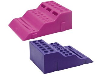 Trojúrovňové stojany na mikrozkumavky o objemu 0,2/0,5/1,5 ml. Číselné značení pozic pro snadnou identifikaci vzorků, různé barvy.