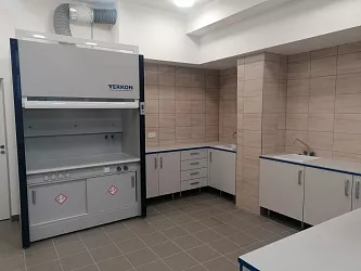Realizace laboratorního nábytku a digestoří: Dukol Ostrava