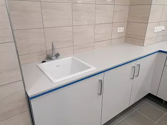 Realizace laboratorního nábytku a digestoří: Dukol Ostrava