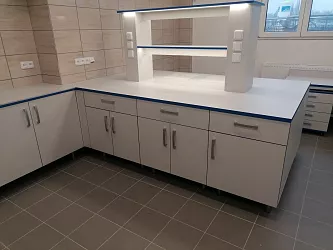Realizace laboratorního nábytku a digestoří: Dukol Ostrava