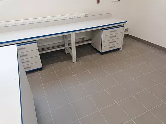 Realizace laboratorního nábytku a digestoří: Dukol Ostrava