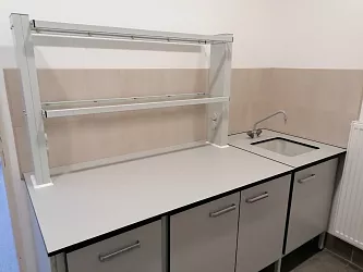 Realizace laboratorního nábytku a digestoří: GS Caltex Karviná
