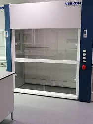 Realizace laboratorního nábytku a digestoří: GS Caltex Karviná