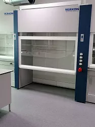 Realizace laboratorního nábytku a digestoří: GS Caltex Karviná
