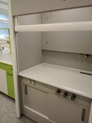 Realizace laboratorního nábytku a digestoří: Ústav experimentální medicíny AV ČR Praha