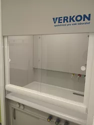 Realizace laboratorního nábytku a digestoří: Ústav experimentální medicíny AV ČR Praha