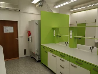 Realizace laboratorního nábytku a digestoří: Ústav experimentální medicíny AV ČR Praha