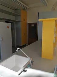 Realizace laboratorního nábytku a digestoří: Ústav experimentální medicíny AV ČR Praha, druhá laboratoř