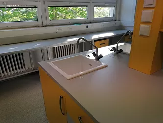 Realizace laboratorního nábytku a digestoří: Ústav experimentální medicíny AV ČR Praha, druhá laboratoř