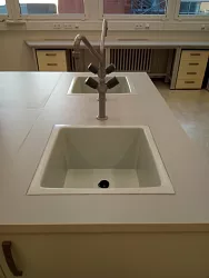 Realizace laboratorního nábytku: AV ČR – laboratoře LB3