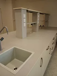 Realizace laboratorního nábytku: AV ČR – laboratoře LB3