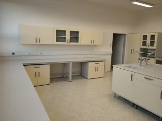 Realizace laboratorního nábytku: AV ČR – laboratoře LB3