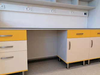 Realizace laboratorního nábytku: AV ČR – oddělení mikroskopie