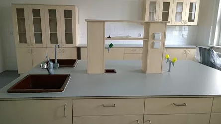Realizace laboratorního nábytku: Výzkumný ústav rostlinné výroby, Praha