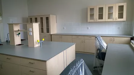 Realizace laboratorního nábytku: Výzkumný ústav rostlinné výroby, Praha