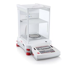 Váhy analytické Ohaus Explorer Semi-Micro, vážní deska o průměru 80 mm, ochranný kryt proti proudění vzduchu.