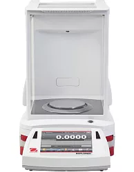 Váhy přesné Ohaus Explorer s ochranným analytickým krytem (pouze modely se skutečným dílkem 0,001 g). Vážní deska o průměru 130 mm.