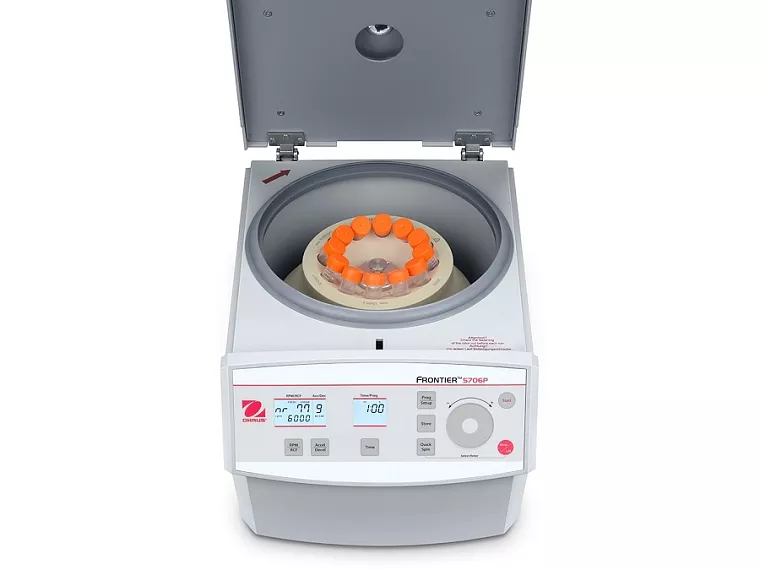 Frontier 5706P včetně úhlového rotoru s kapacitou 12x 15 ml (tj. 12 zkumavek s kulatým nebo kónickým dnem o objemu 15 ml).
