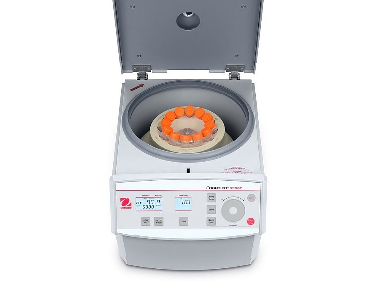 Frontier 5706P včetně úhlového rotoru s kapacitou 12x 15 ml (tj. 12 zkumavek s kulatým nebo kónickým dnem o objemu 15 ml).