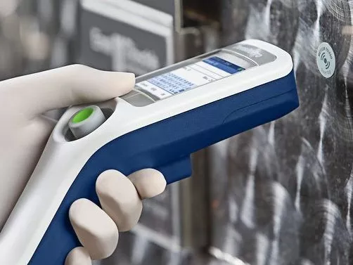 Přístroje Density2Go Pro jsou vybaveny vestavěnou čtečkou čipů RFID a čárových kódů, která umožňuje načtení ID vzorků do přístroje. Odpadá tak manuální zadávání ID vzorků.