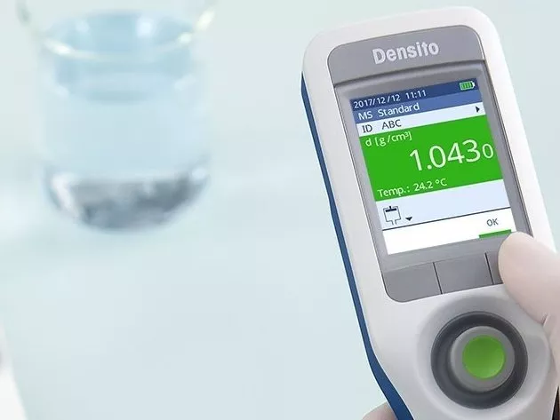 Rychlé výsledky měření (trubice na vzorek se ponoří přímo do vzorku; výsledek je přesný až na tři desetinná místa a je k dispozici během několika sekund).