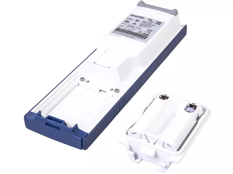 napájení přístrojů zajišťují 4 ks 1,5V AA baterií nebo 1,3V NiMH akumulátory