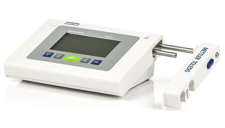 kompaktní konstrukce pro úsporu místa (držák elektrody lze po použití snadno demontovat a uložit na boku přístroje)