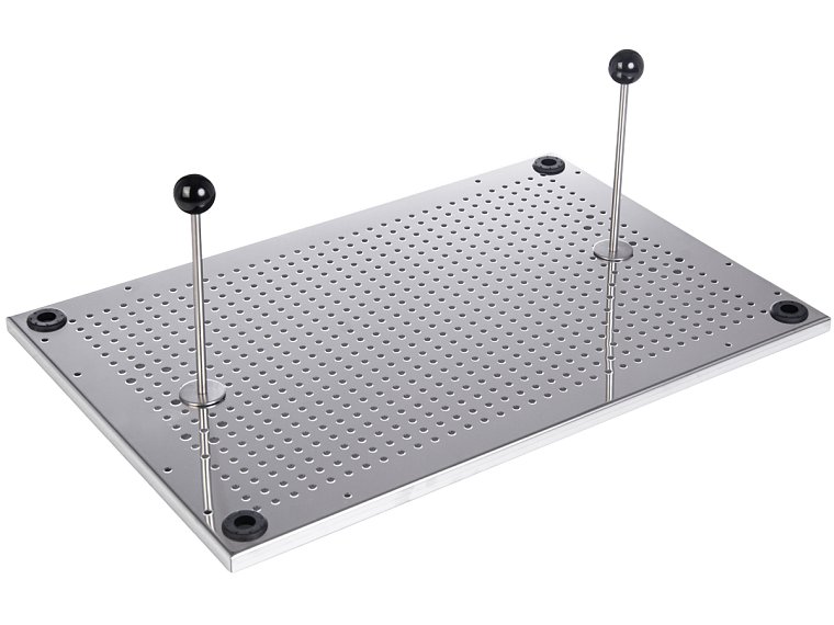 třepací deska s otvory pro uchycení svorek nebo stojanů na zkumavky (objednává se samostatně)