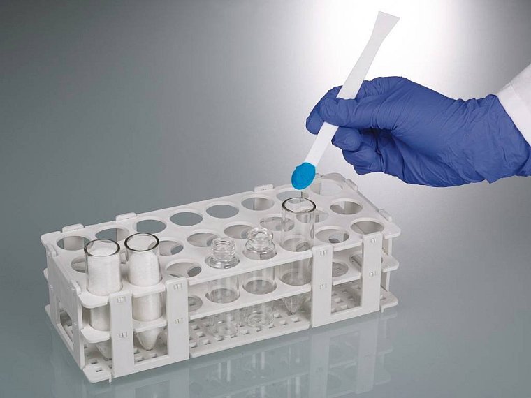 Lžička SteriPlast na práškové materiály, sterilní